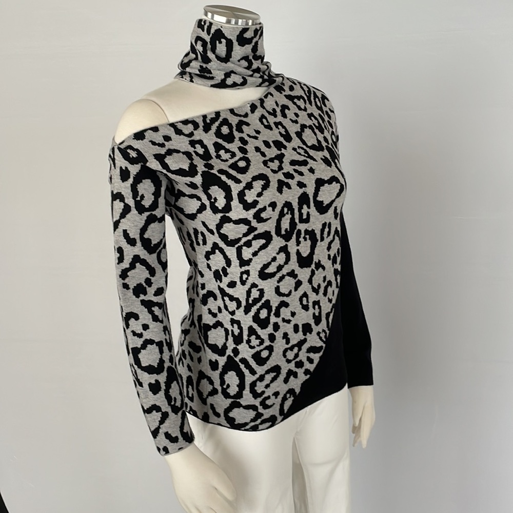 NWOT Venus Leopard Sweater Small - Picture 8 of 12